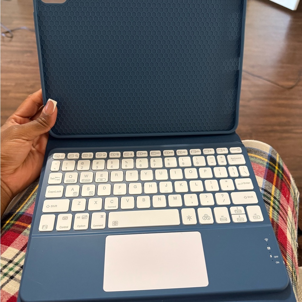Wireless Portable IPad Case